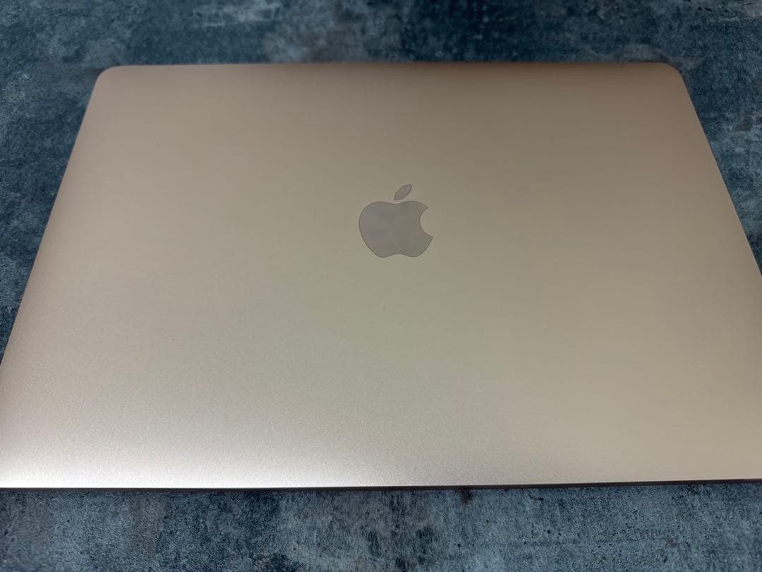 2020年製　M1 Apple MacBook Airゴールド 256GB