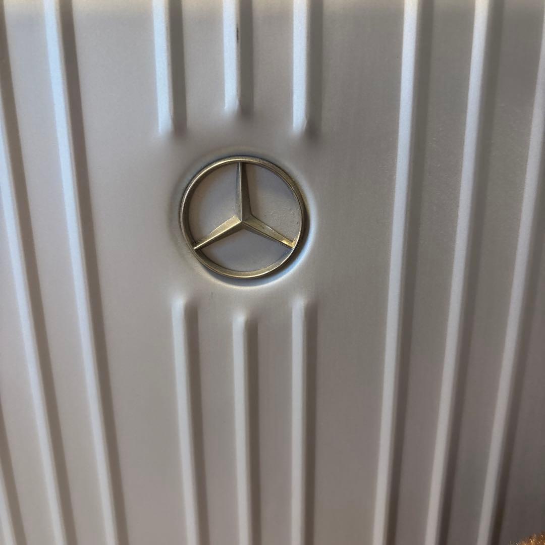 Mercedes シルバー キャリーケースと非売品のベアーのぬいぐるみ付き