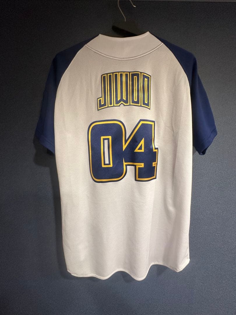 NMIXX ジウ ベースボールユニフォーム 公式