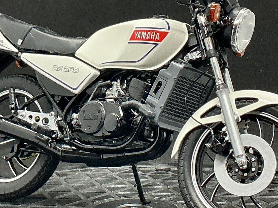 ⑦ ヤマハRZ250 1/12スケールプラモデル完成品