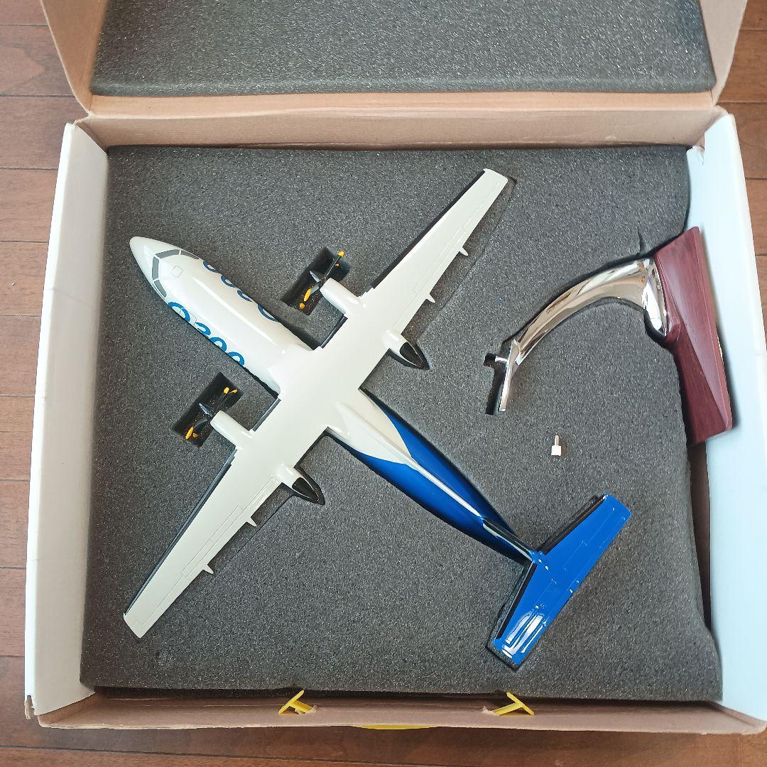 【非売品 美品】 Dash8 Q300 航空機模型 ソリッドモデル