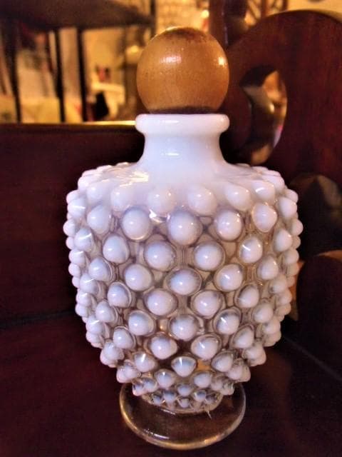 アメリカ　フェントン　フレンチオパールセント　ホブネイルの香水瓶