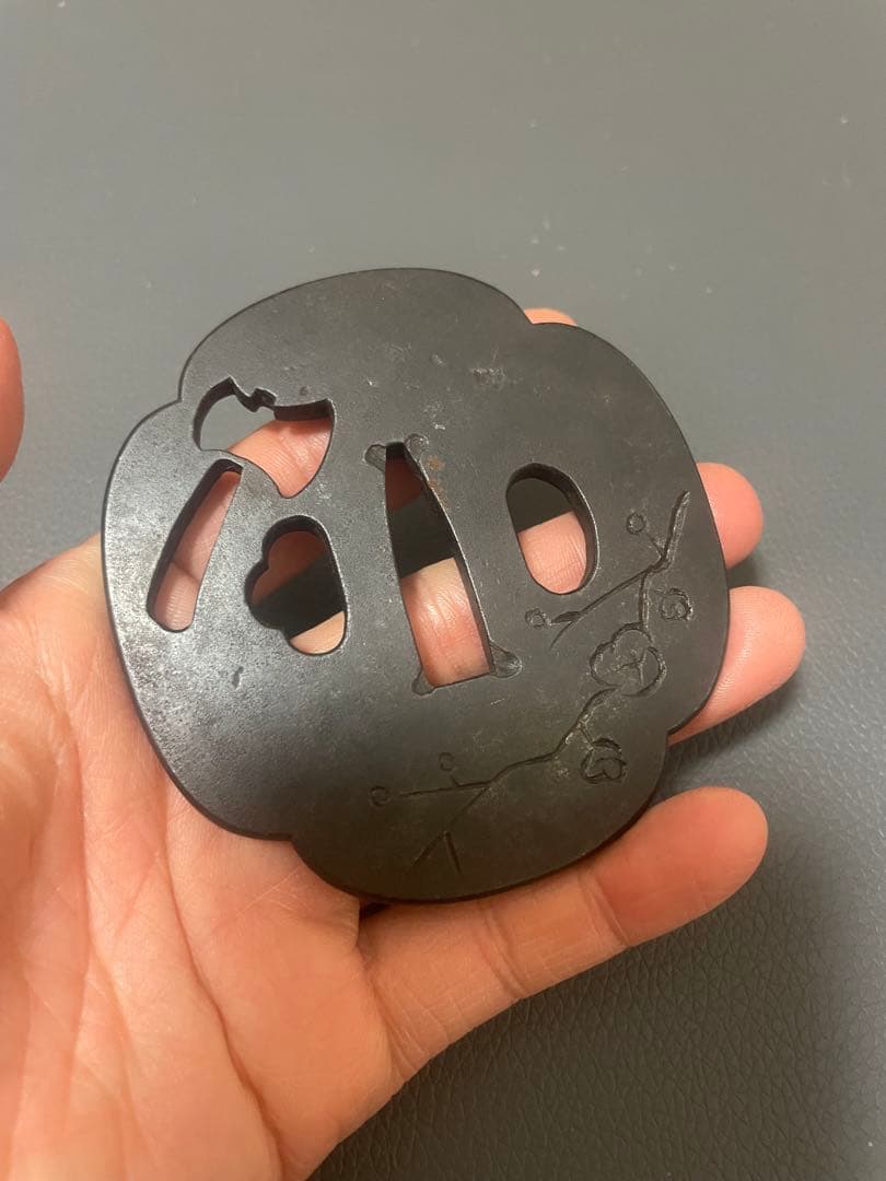 24時間以内発送★八幡大菩薩★鍔　刀の鍔 鉄製 刀装具 透かし