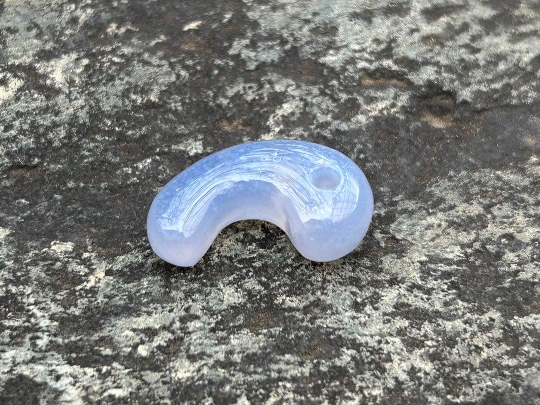 錦石　青メノウ勾玉