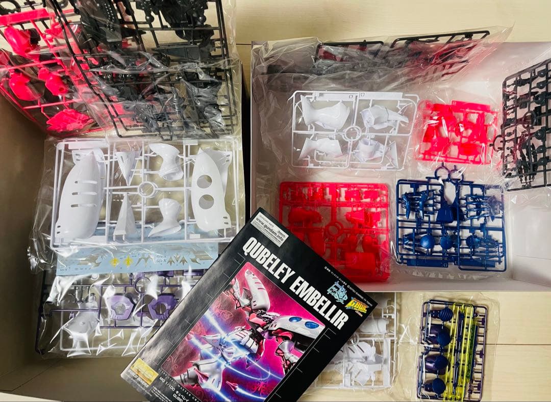 キュベレイ•アンベリール　1/100 MG 箱破れあり