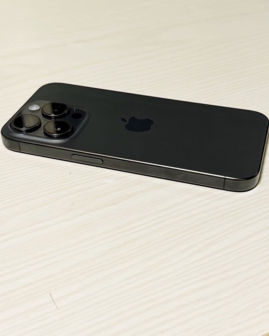 Apple iPhone 15 Pro 256GB ブラックチタニウム