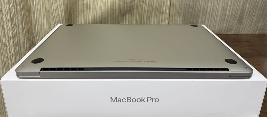 美品 MacBook Pro 2020 TouchBar付き