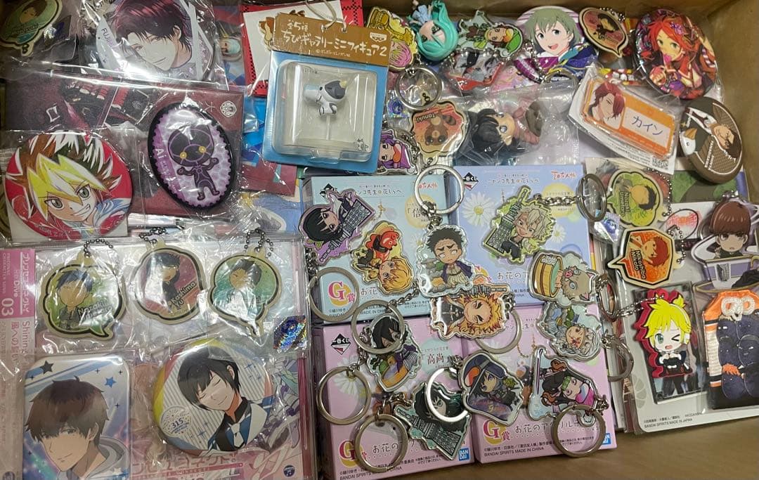 アニメグッズまとめ売り/ぬいぐるみ/マスコット/キーホルダー/缶バッジ他