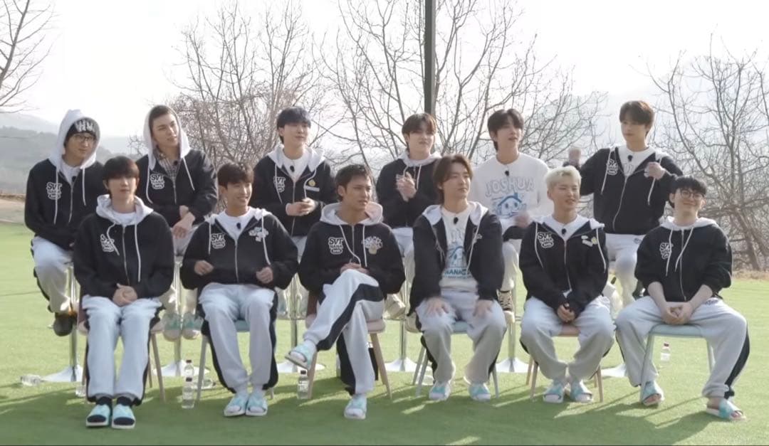 SEVENTEEN セブチ　ナナ民泊　フーディー　Mサイズ