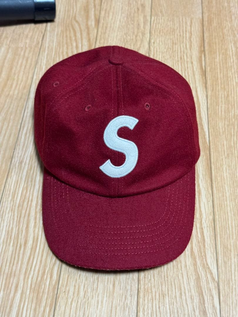 Supreme S Logo 6パネルベースボールキャップ　赤