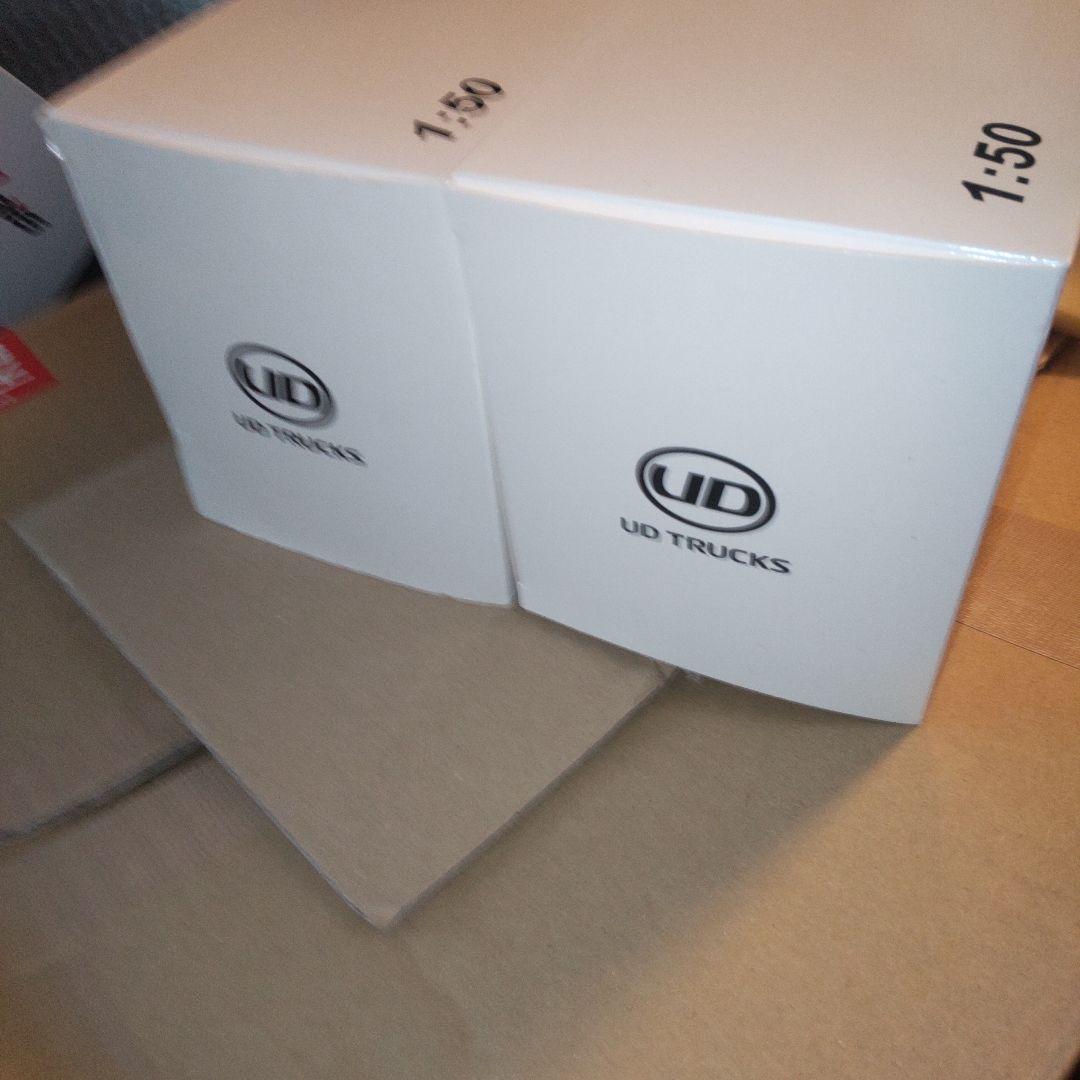 UD TRUCKS Quester 1:50 ミニカー 2個セット