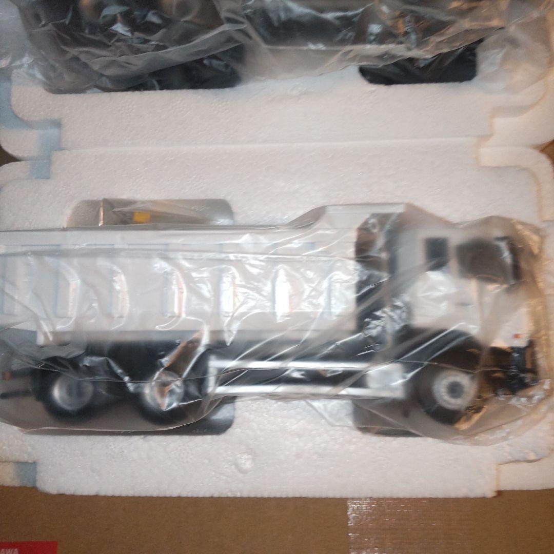 UD TRUCKS Quester 1:50 ミニカー 2個セット