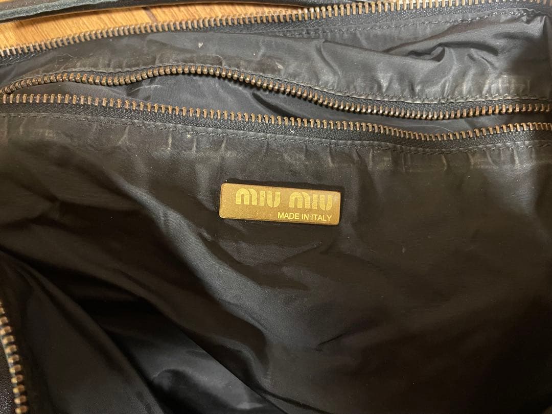 MIU MIU ブラックレザートートバッグ