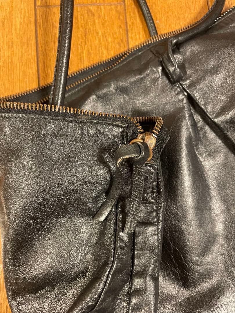 MIU MIU ブラックレザートートバッグ