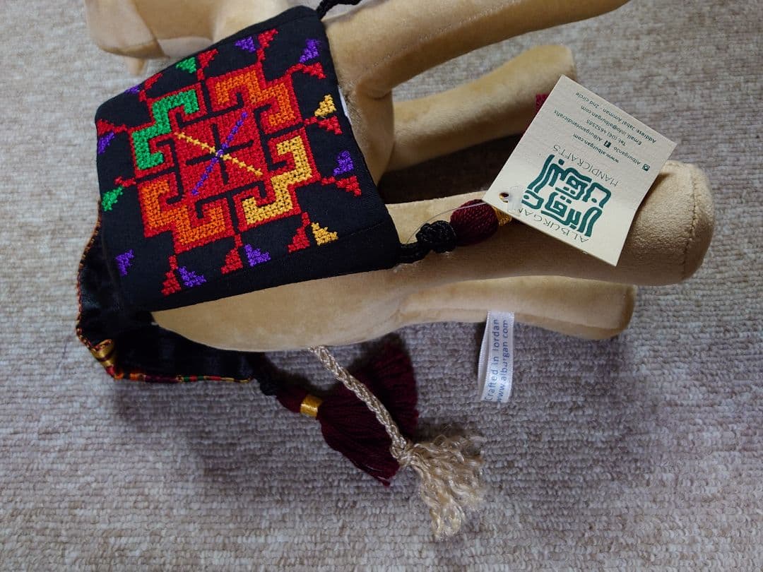 ヨルダンパビリオン　ラクダ ぬいぐるみサイズ大　民族織物