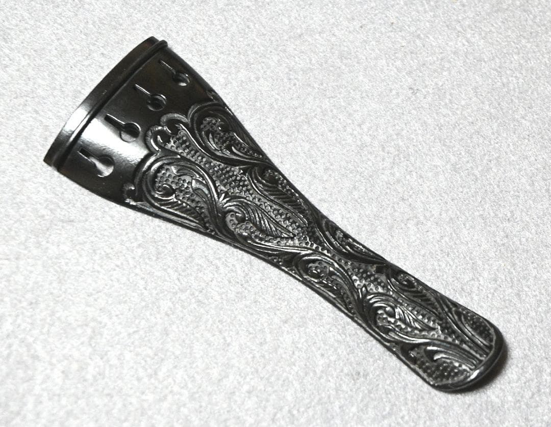 ▲テールピース Round 彫刻 Arabesque Ebony 4/4