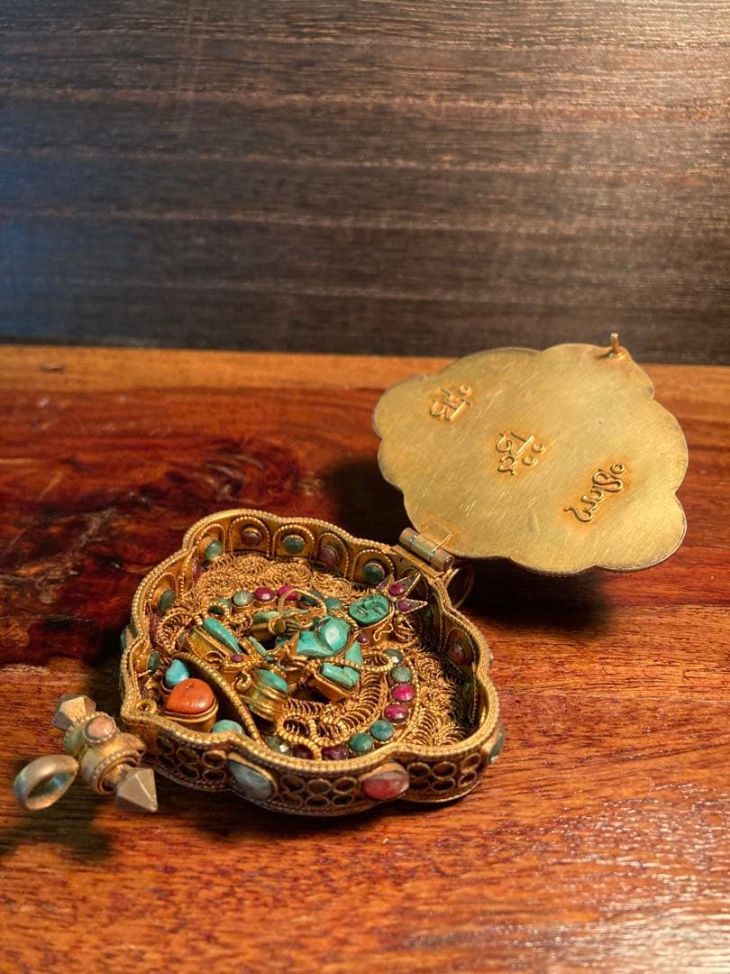 ガウ（Ghau） 仏像細工 チベット密教88g ネパール製