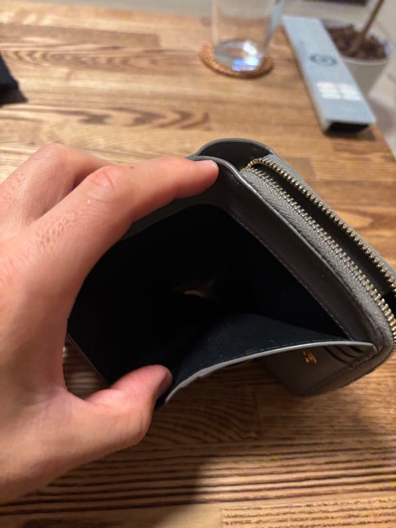 R*T様 サンローラン 財布 グレージュ