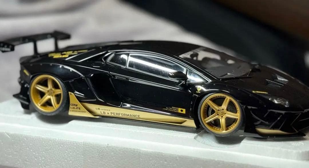 ミニカー LB-WORKS Aventador Limited Edition 1/18