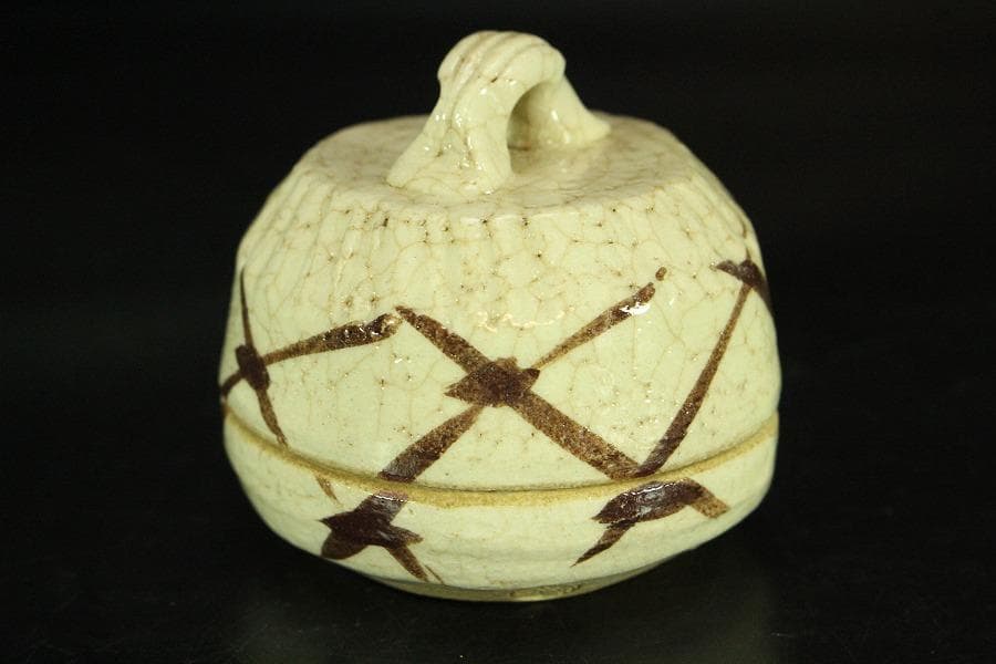 茶道具 絵瀬戸 志野 ハジキ香合 鐡山 共箱 未使用(K-LC667)