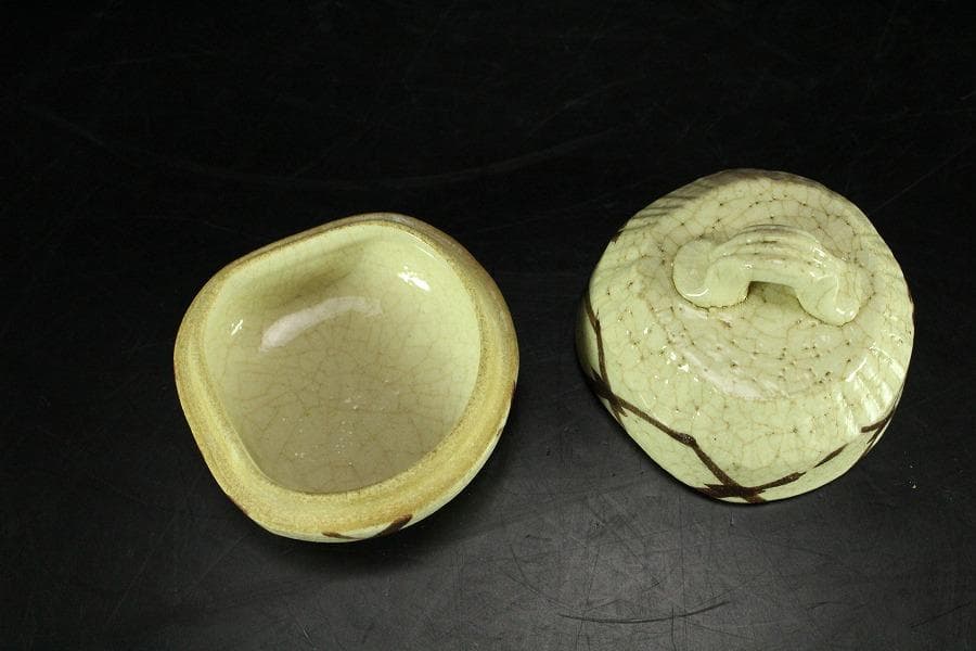 茶道具 絵瀬戸 志野 ハジキ香合 鐡山 共箱 未使用(K-LC667)