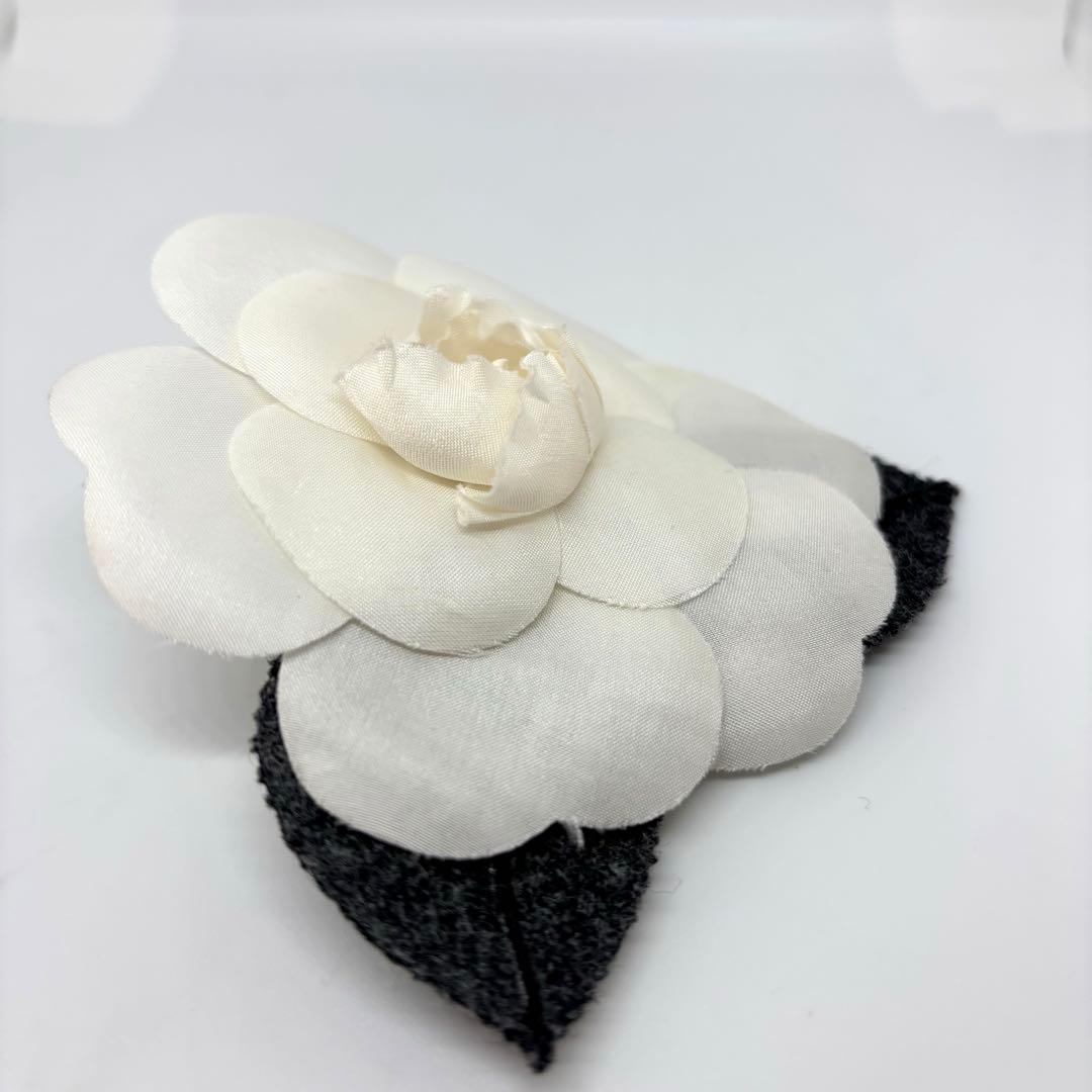 【シャネル】コサージュ ブローチ カメリア 白 入園式 入学式 結婚式 式典