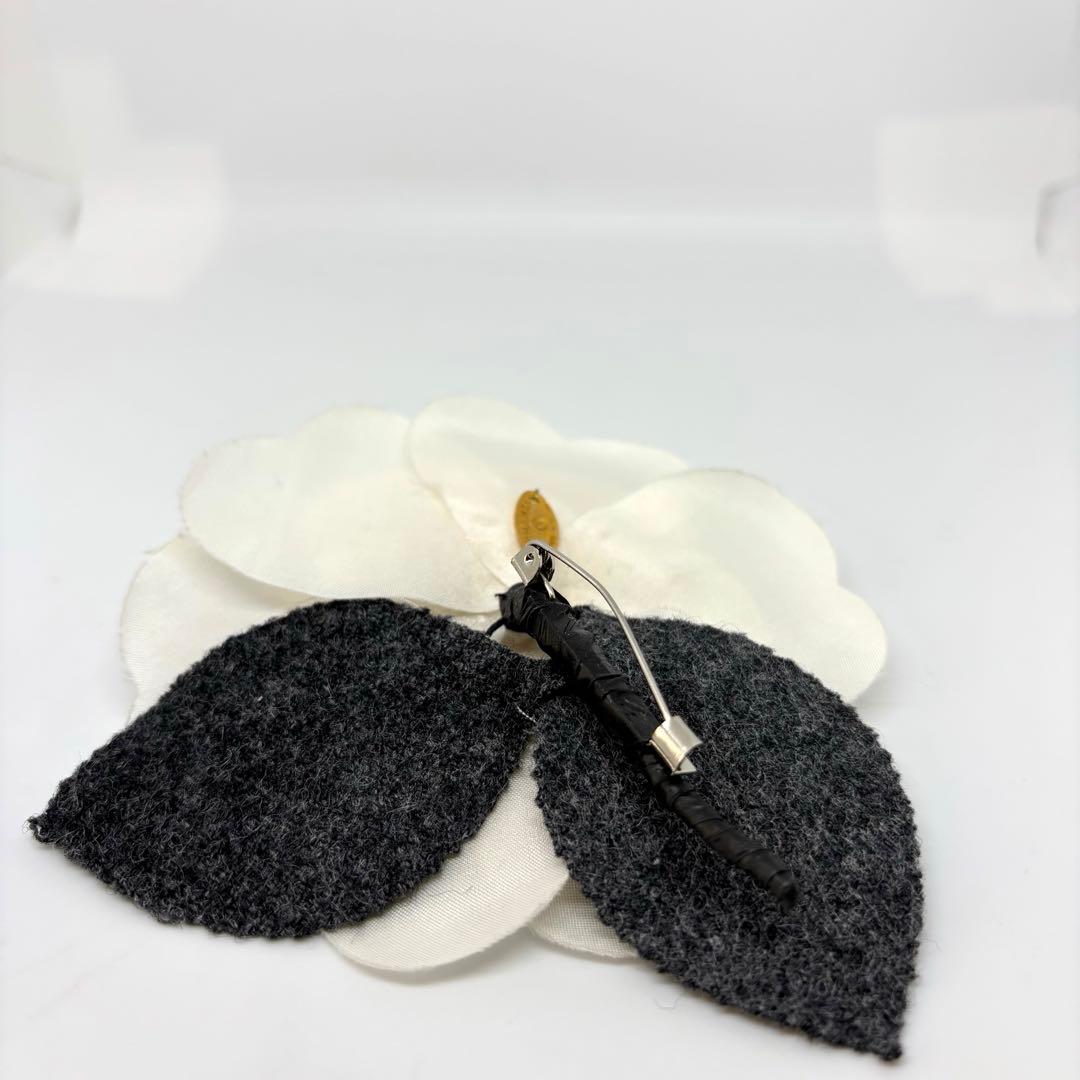 【シャネル】コサージュ ブローチ カメリア 白 入園式 入学式 結婚式 式典