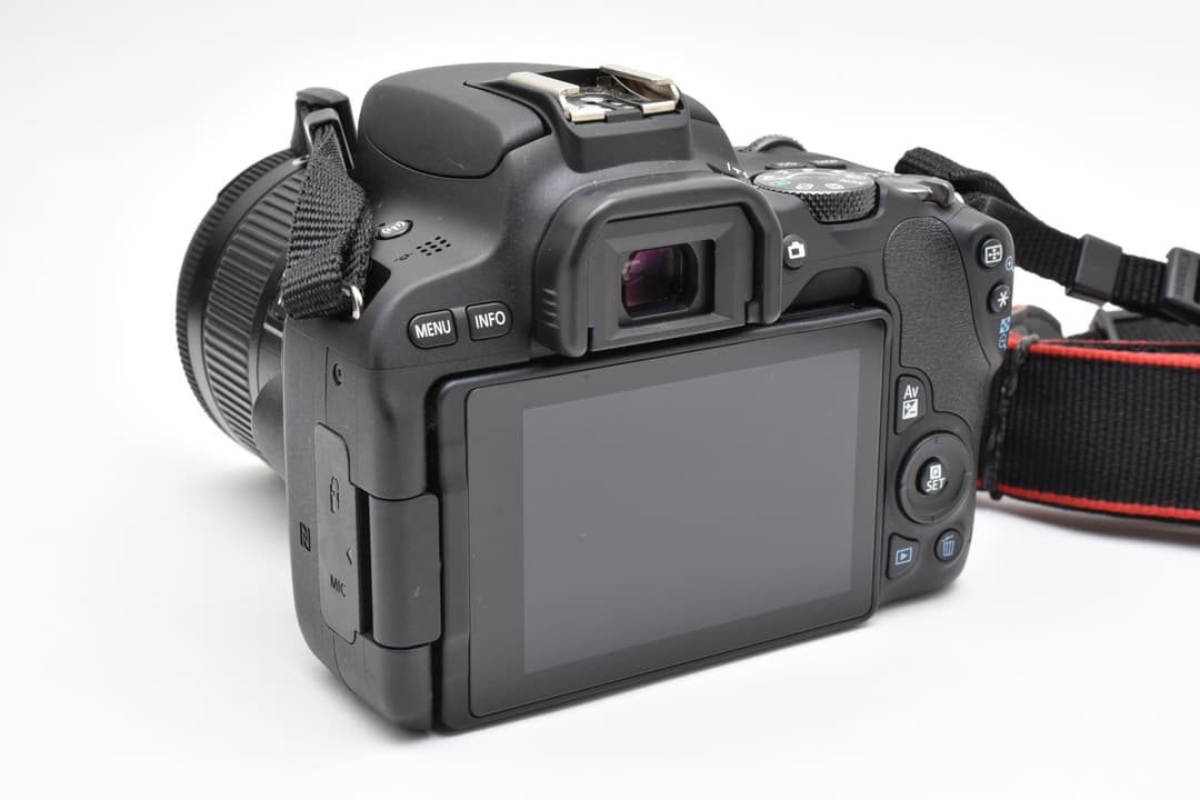 R*o様 美品 Canon EOS Kiss X9 18-55mm レンズkit