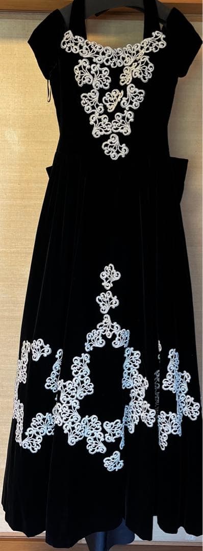 ウエディング カラ－ドレス　ベルベット黒