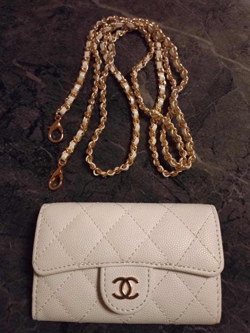 新品未使用　CHANEL 白キルティング ケース　チェーン付き　ノベルティ