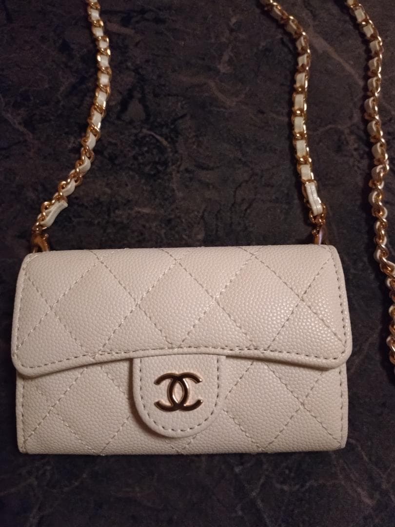 新品未使用　CHANEL 白キルティング ケース　チェーン付き　ノベルティ