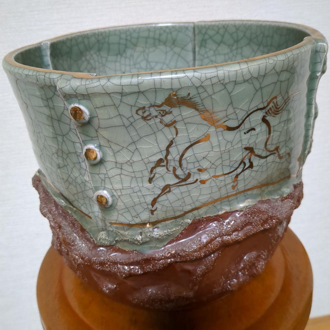 片手で持てない湯呑み　両手でもちょっと大変