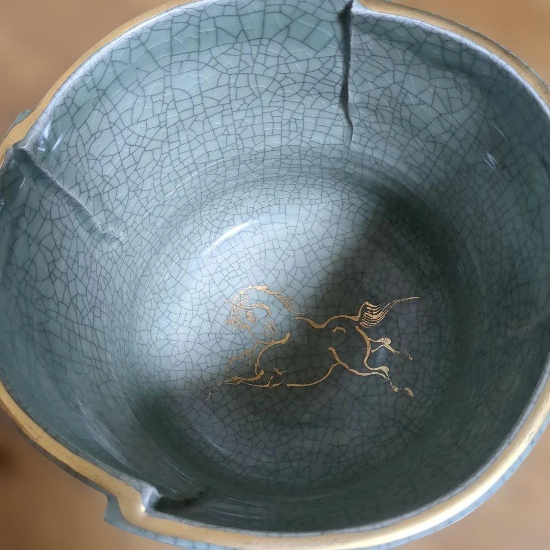 片手で持てない湯呑み　両手でもちょっと大変