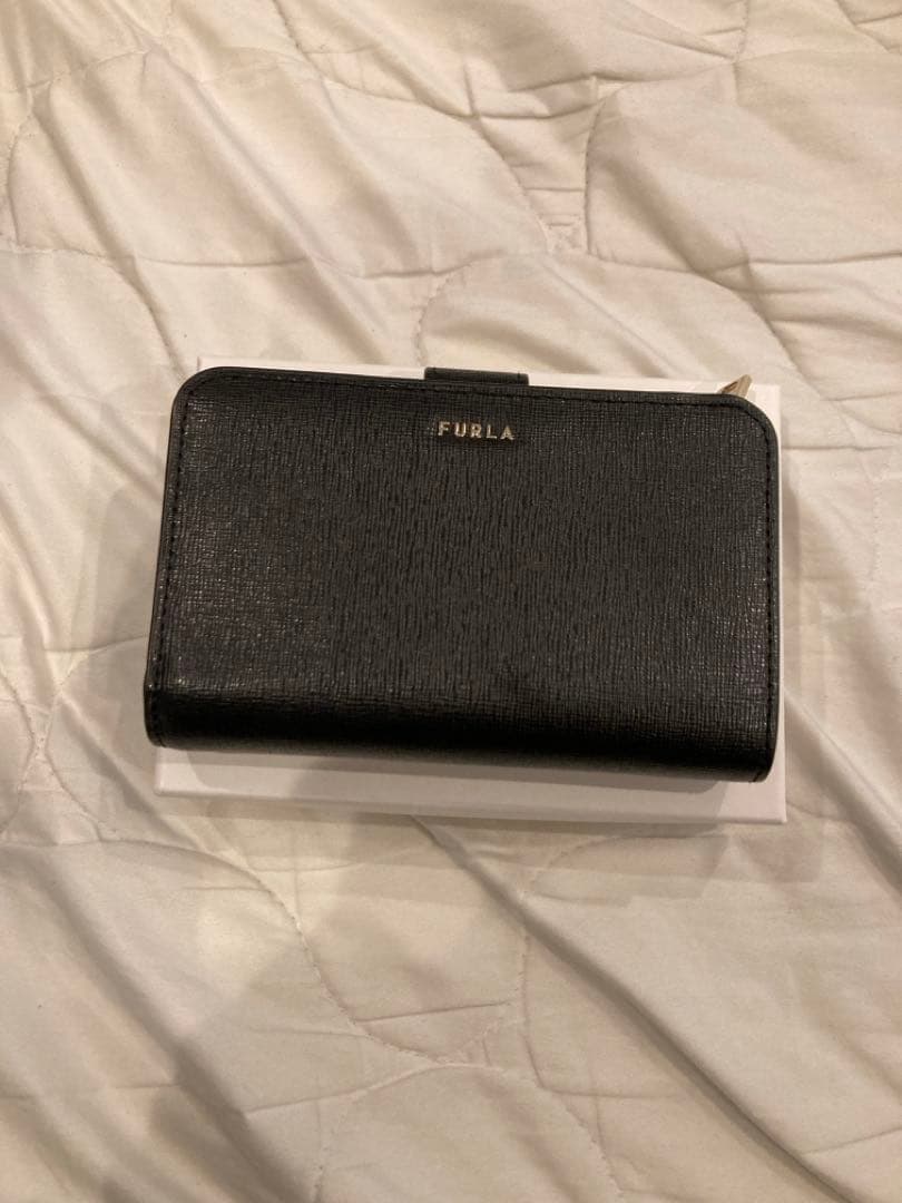 【お値下げ中】FURLA ブラック 二つ折り財布⭐︎美品