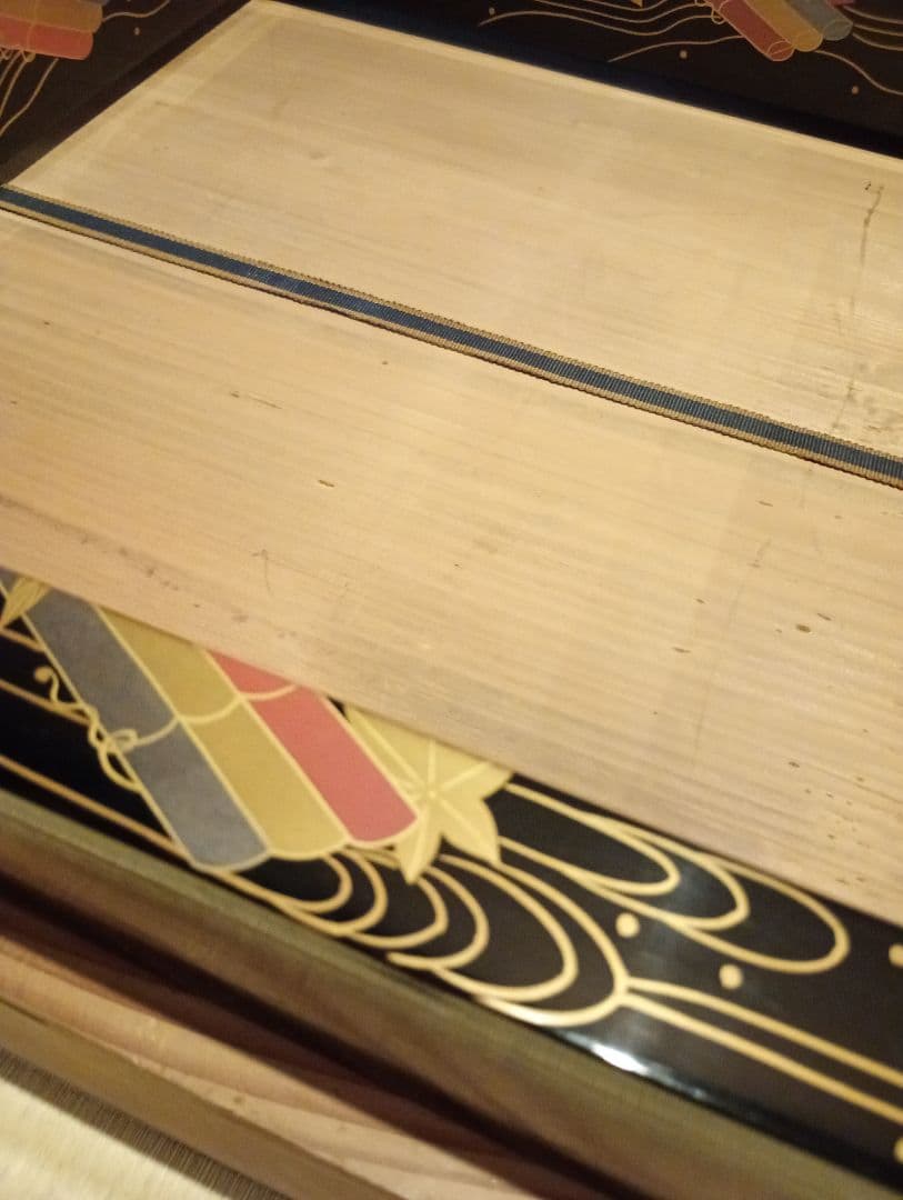 【茶道具】花筏蒔絵炉縁　塗師月峰作　炉縁114