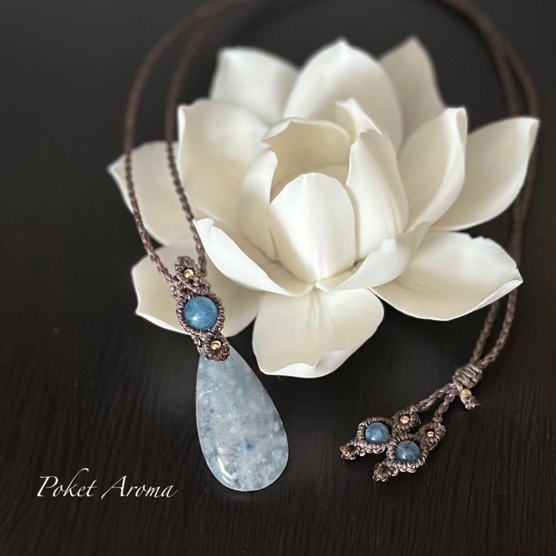 『芭舞』ファイバラスクォーツとディープアクアマリンのマクラメペンダントネックレス