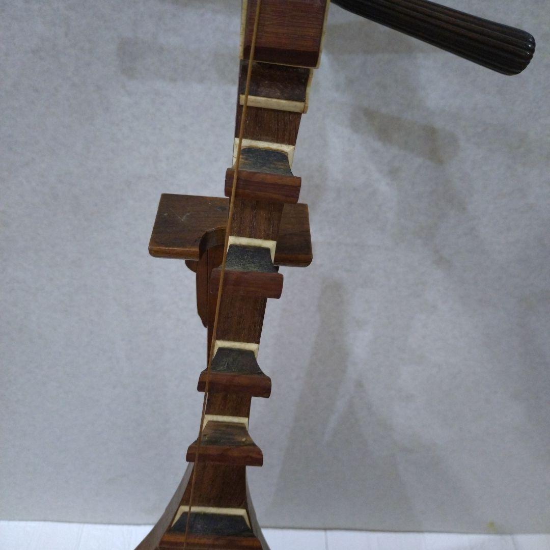 日本のアンティーク 琵琶 撥 弦楽器 和楽器 琵琶 木製　スタンド付き
