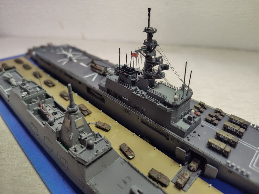 海上自衛隊護衛艦 おおすみ，みくま 1/700 スケール完成模型