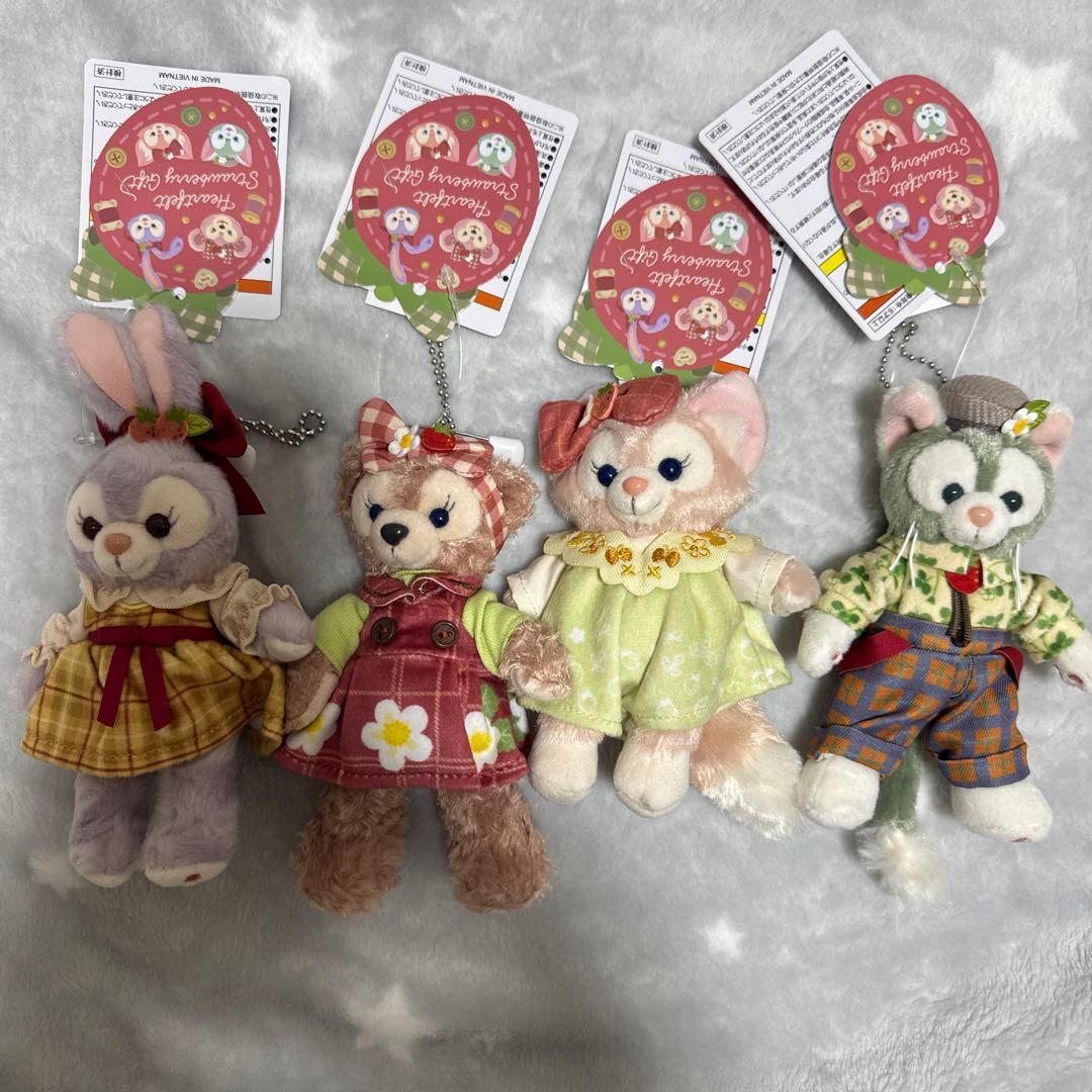 ダッフィーフレンズ　ストロベリーギフト　ぬいぐるみバッジ