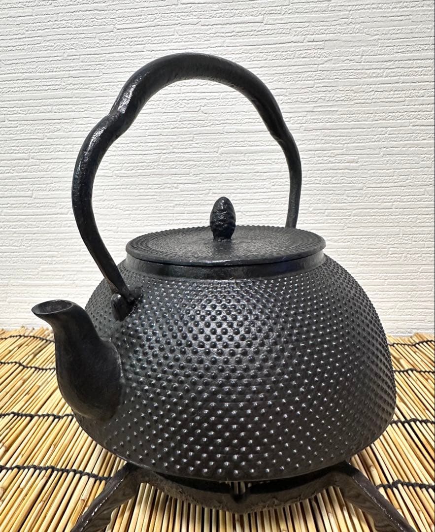 未使用品　南部利祥銘造 １５型アラレ 南部鉄瓶　南部鉄器　鉄瓶