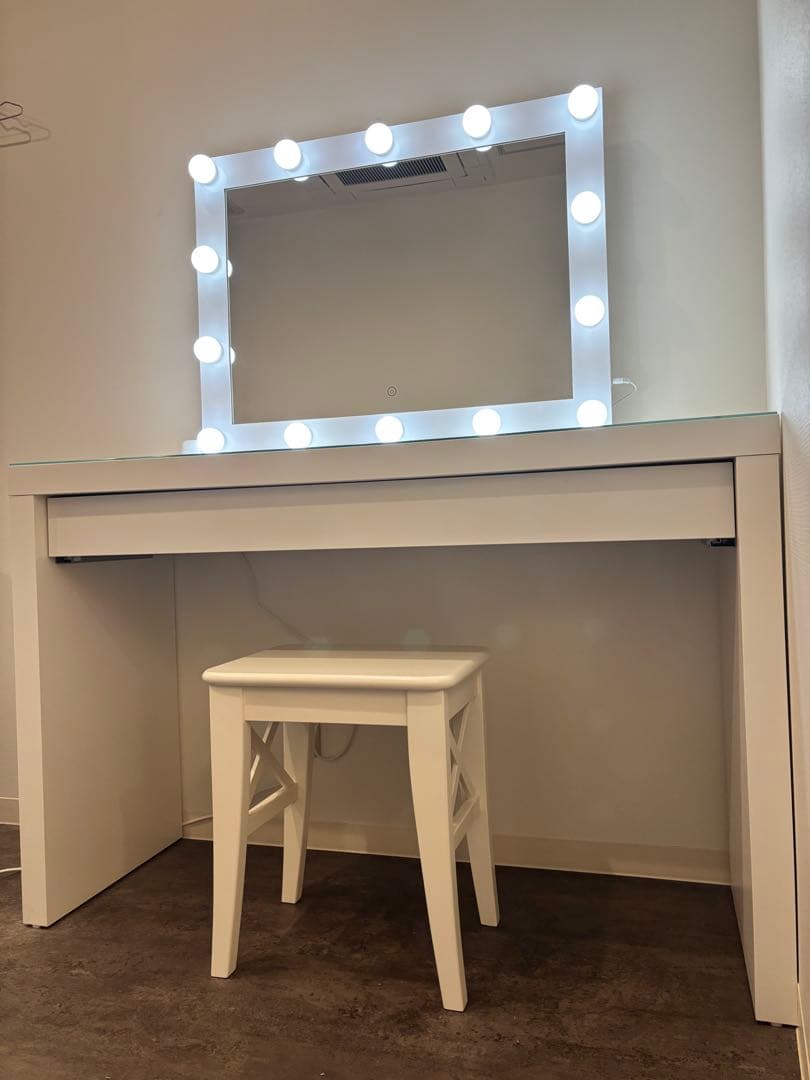 r*m様 IKEAホワイトドレッサー　LED照明付き