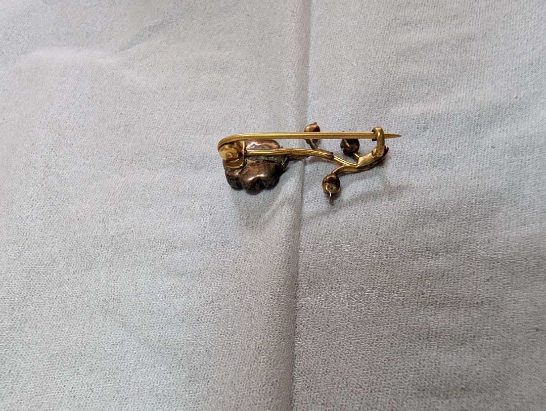 ジュエリー　ブローチ