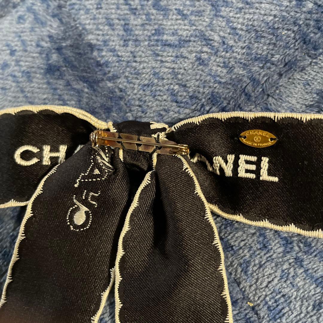 CHANEL⭐️シャネルロゴリボンプローチ