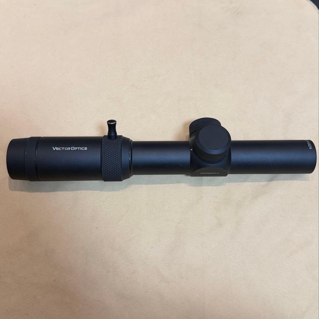 Vector OpticsフォレスターJr. 1-4x24箱付き