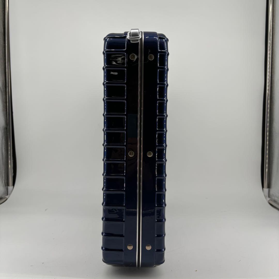 美品 リモワ アタッシュケース リンボ 紺 ポリカーボネート