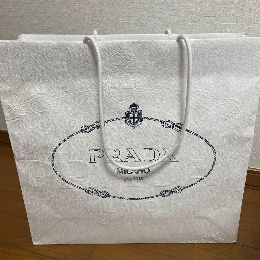 PRADA ギフトボックスと紙袋セット