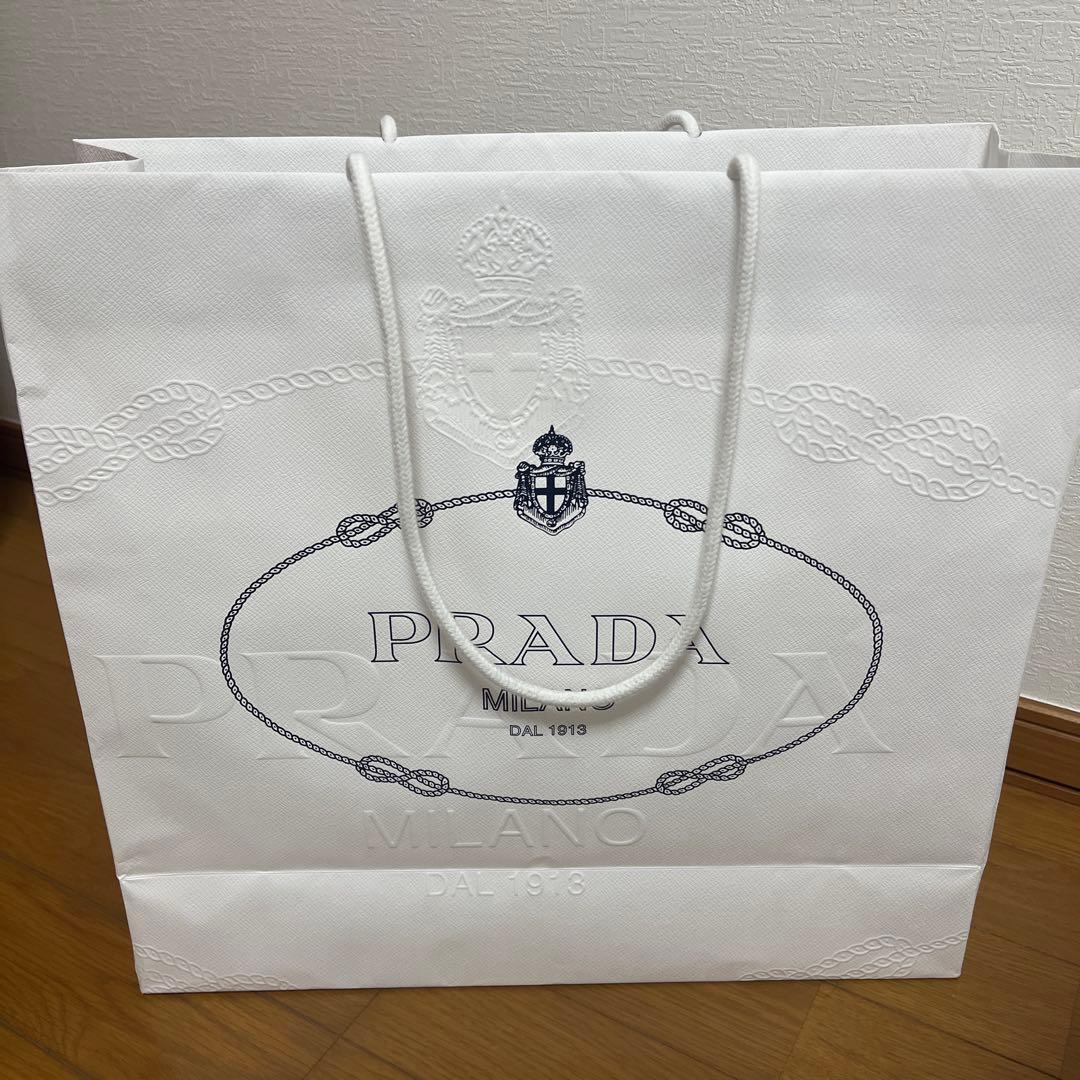 PRADA ギフトボックスと紙袋セット