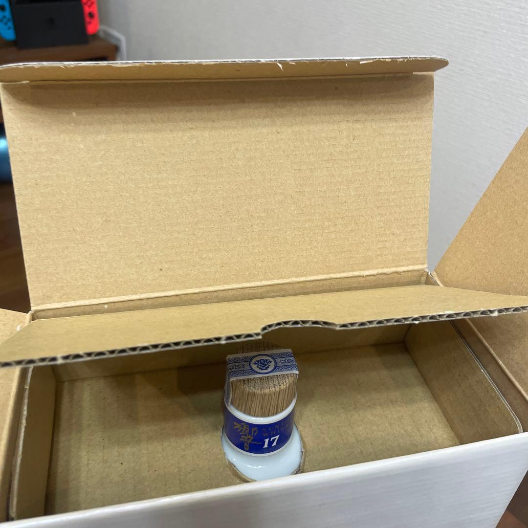 サントリーウイスキー　響17年　夢大きく　記念ボトル　陶器　未開封