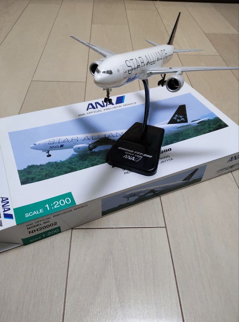 【美品】NH20002ANA ボーイング777-200 JA711A　1/200