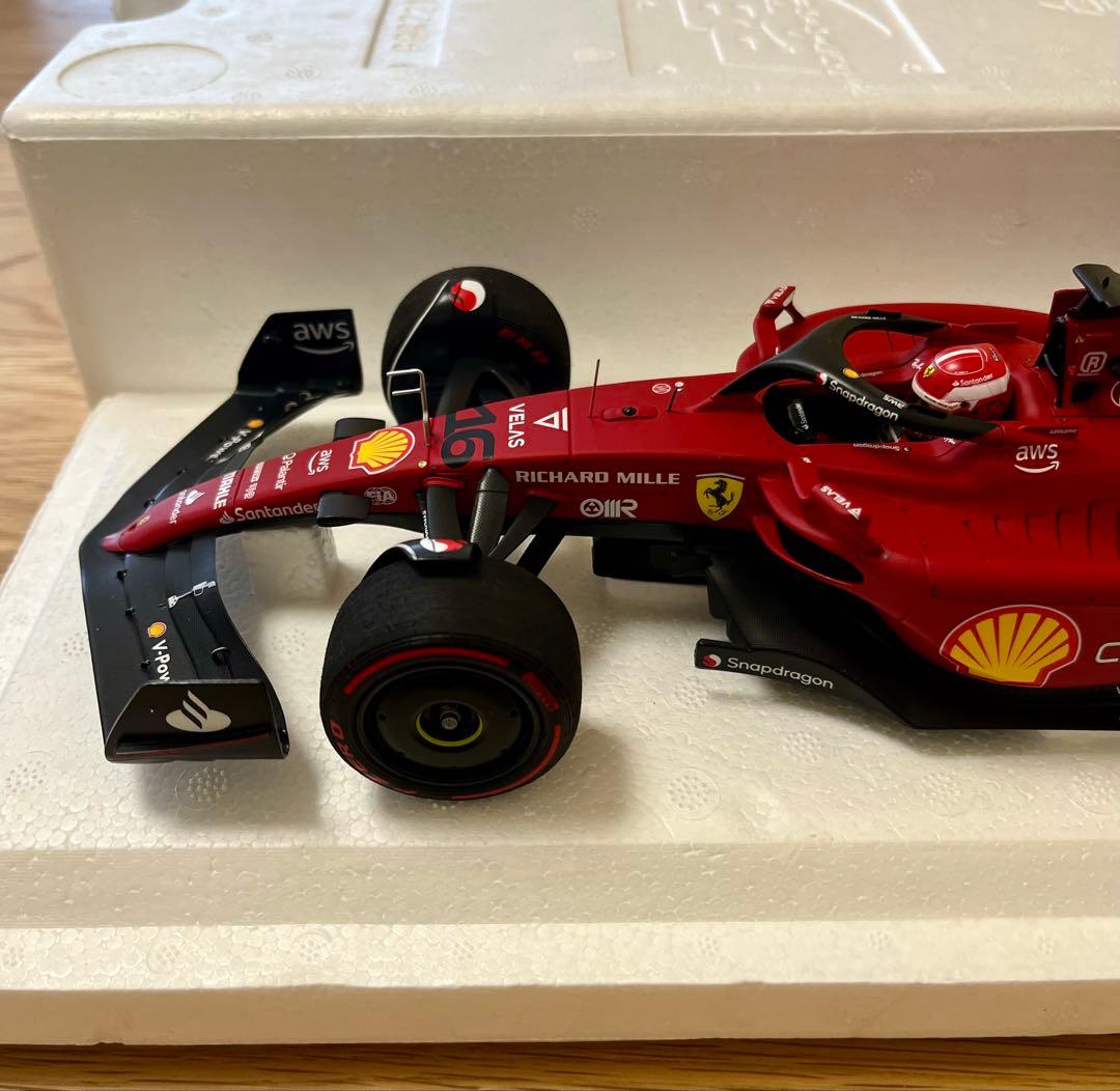 C.ルクレール フェラーリF1-75 1/18、アルファロメオ1/2ヘルメット